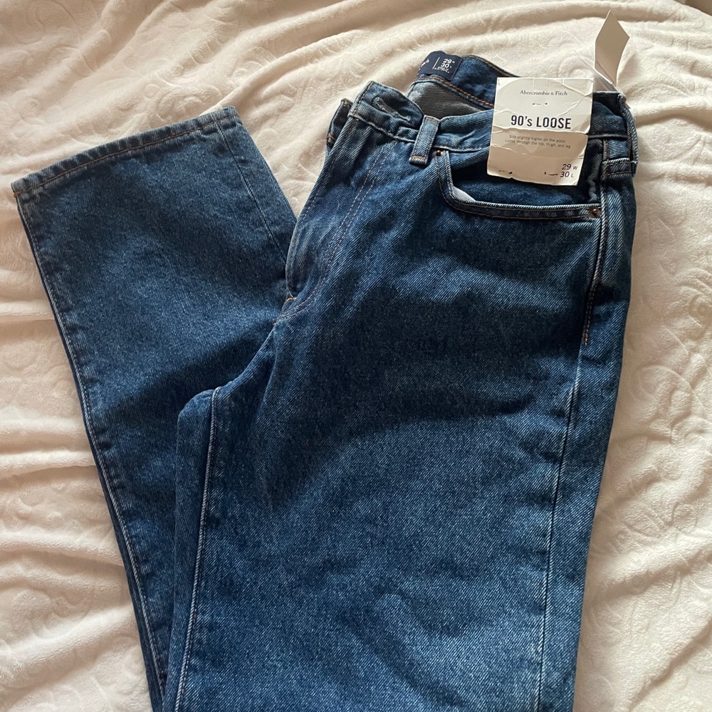 Mens brand new Abercrombie loose fit 90’s jeans, size 29 waist 30 length